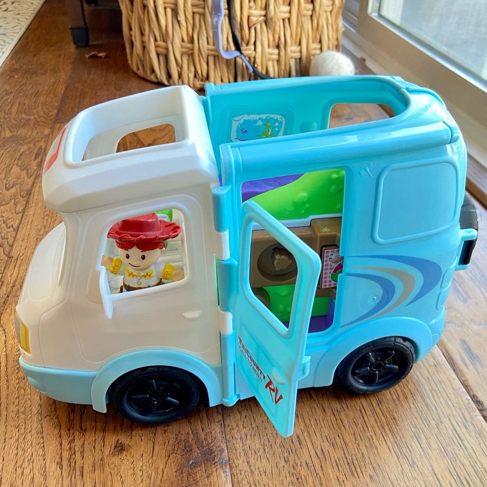 Fisher-Price Little People Toy Story 4, Jessie's Campground w/ Buzz Lightyear